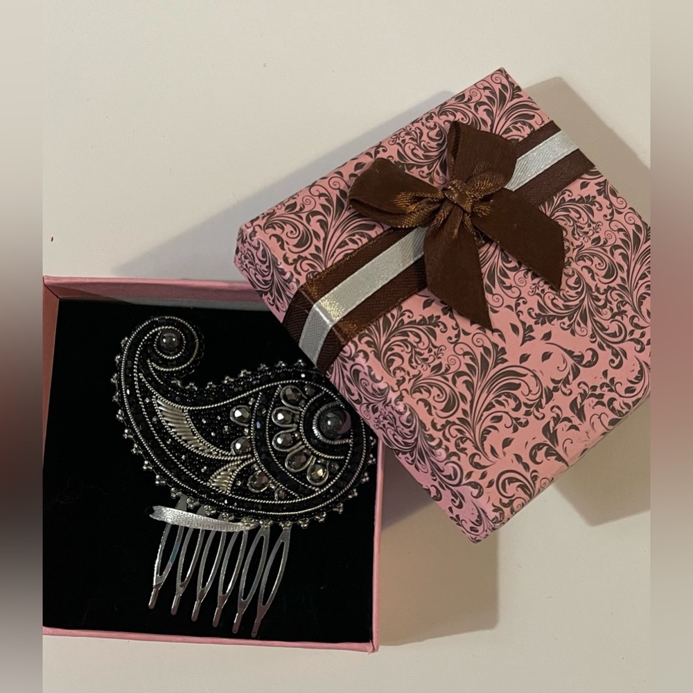 NEW IN BOX Intricate Silver and Black Paisley Hair Comb